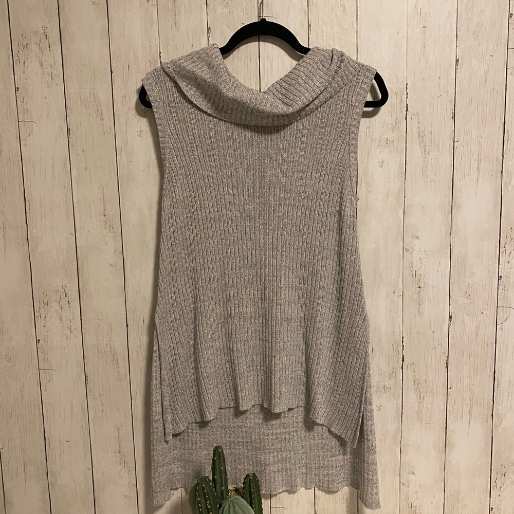 Gray sleeveless turtle neck